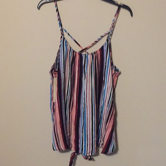 🌻Lovely Bubbly Spaghetti Strap Blouse - Picture 4 of 4